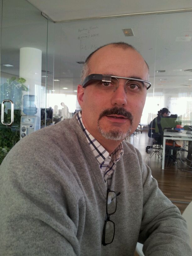 Foto de las Google Glass sin cristales. Picha para ampliar.