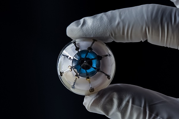 Investigadores de la Universidad de Minnesota han impreso completamente en 3D un conjunto de sensores de imágenes en una superficie semiesférica, que es el primer  prototipo en su clase para un 